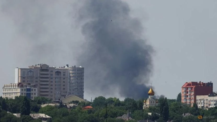 Khói bốc lên sau cuộc pháo kích của Nga ở tỉnh Donetsk, Ukraine, ngày 6-7. Ảnh: REUTERS Khói bốc lên sau cuộc pháo kích của Nga ở tỉnh Donetsk, Ukraine, ngày 6-7. Ảnh: REUTERS