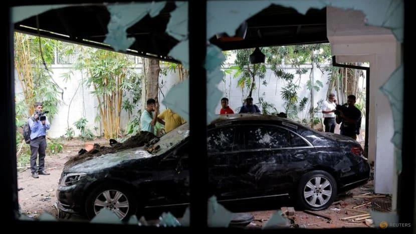 Một phần tư dinh của Thủ tướng Ranil Wickremesinghe bị người biểu tình phá hoại vào ngày 10-7. Ảnh: REUTERS