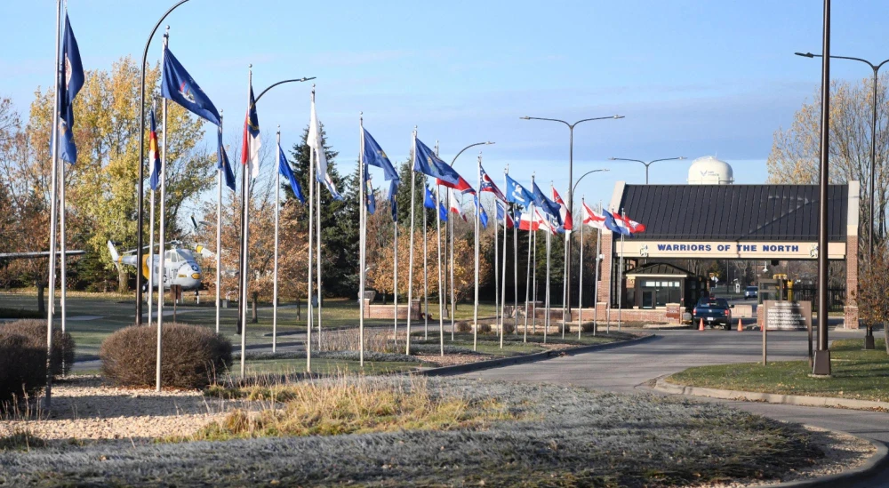 Bên ngoài Căn cứ Không quân Grand Forks ở bang North Dakota. Ảnh: SCMP