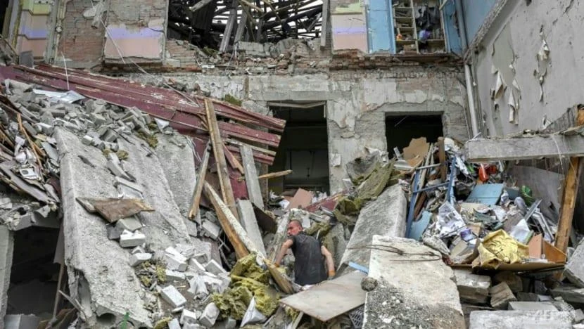 Một tòa nhà bị phá hủy hoàn toàn sau cuộc pháo kích của Nga tại Ukraine. Ảnh: AFP