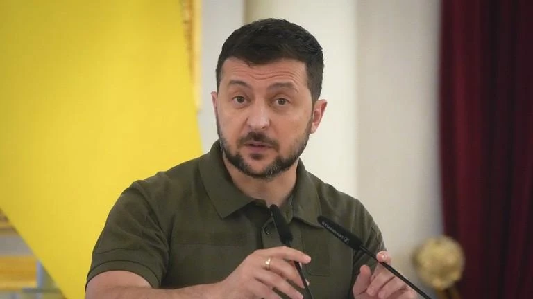 Tổng thống Ukraine Volodymyr Zelensky tham dự cuộc họp báo ở Kiev, ngày 25-7. Ảnh: AP