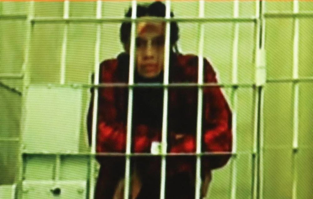 Siêu sao bóng rổ Mỹ Brittney Griner ngồi trong một phòng giam ở Nga. Ảnh: TASS