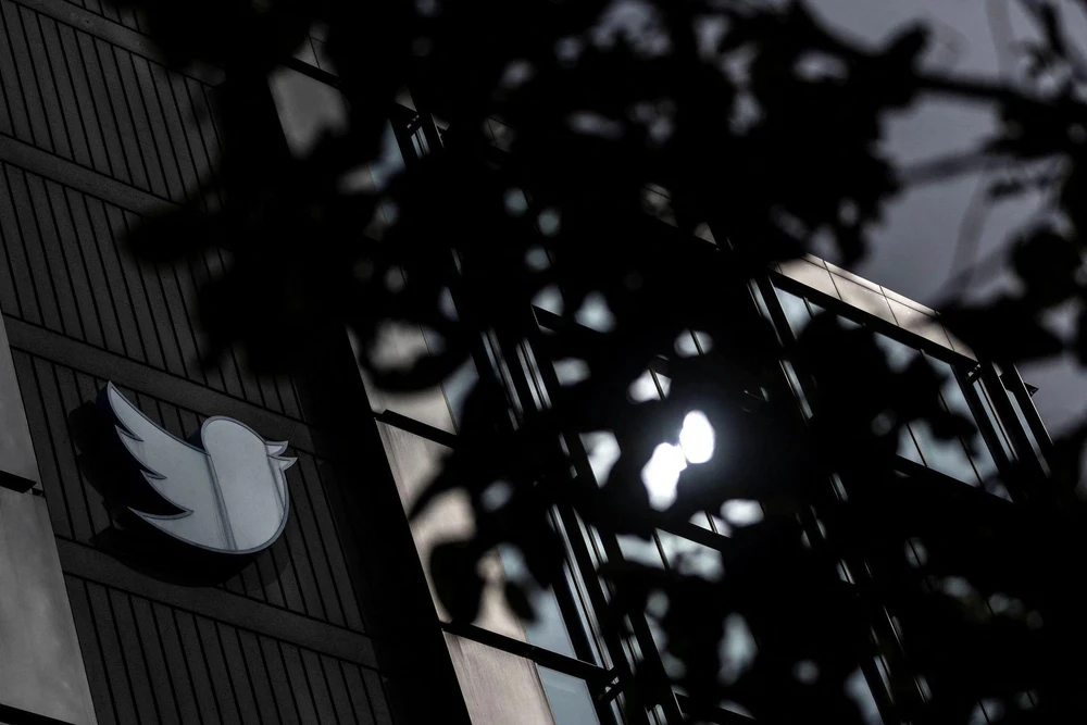 Bên ngoài trụ sở Twitter ở TP San Francisco, bang California, Mỹ ngày 28-10. Ảnh: REUTERS