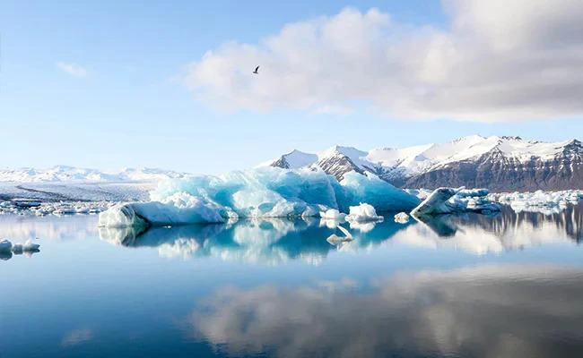 Sự nóng lên toàn cầu đang khiến sông băng ở khu vực bắc bán cầu tan chảy. Ảnh: NDTV