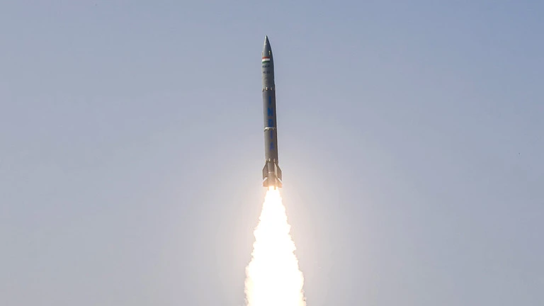 Tên lửa đạn đạo chiến thuật Pralay trong một vụ thử ở Ấn Độ. Ảnh: BỘ QUỐC PHÒNG ẤN ĐỘ