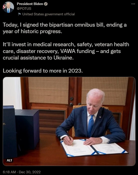 Tổng thống Mỹ Joe Biden ký dự luật chi tiêu trị giá 1,7 nghìn tỉ USD cho các mục tiêu trong năm 2023. Ảnh: TWITTER