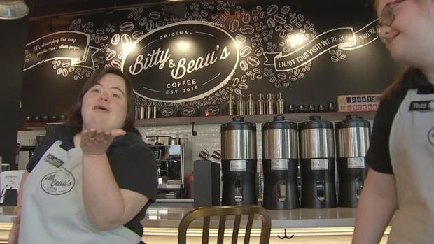 Hiện có hơn 400 người khuyết tật đang làm việc tại 20 chi nhánh của Bitty &amp; Beau trên khắp 12 tiểu bang nước Mỹ. Ảnh: CBS NEWS