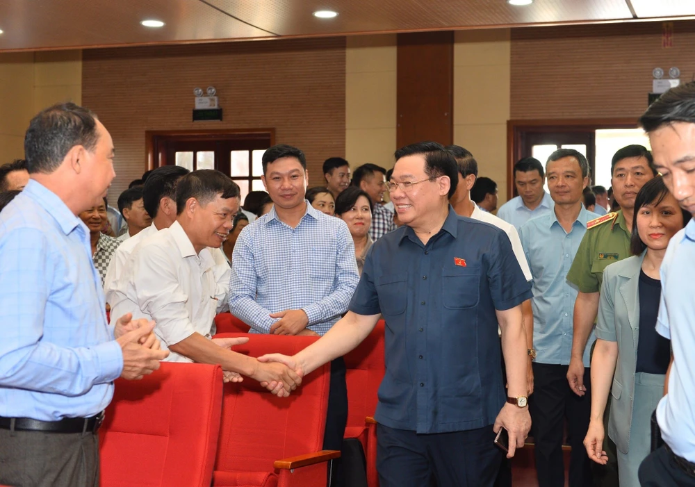 Chủ tịch Quốc hội Vương Đình Huệ tiếp xúc cử tri tại huyện Vĩnh Bảo, Hải Phòng