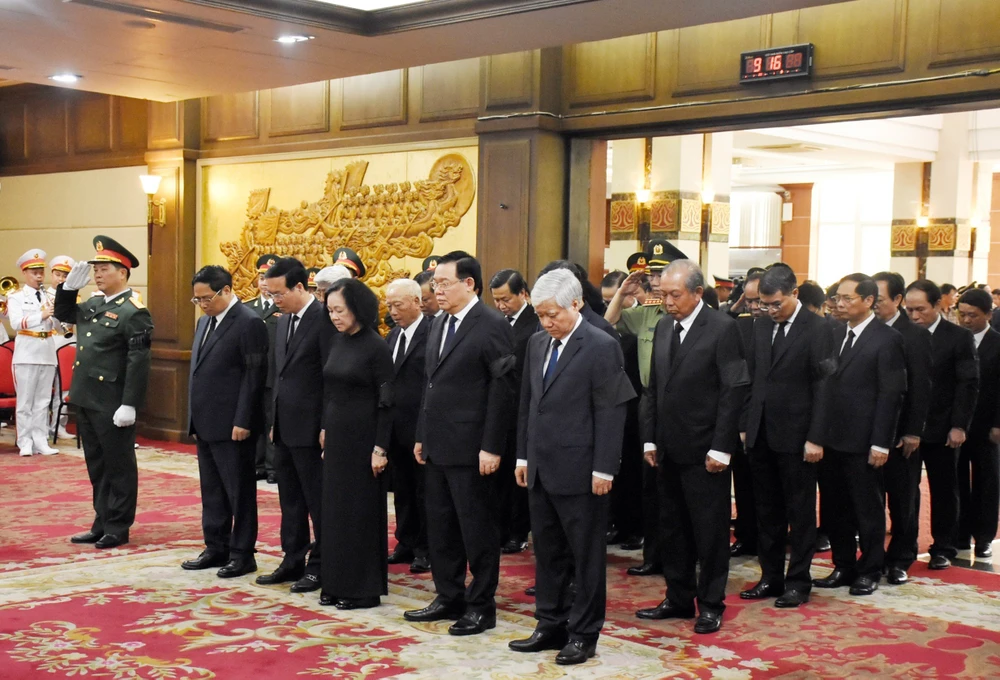 Đoàn Ban Chấp hành Trung ương Đảng do Thường trực Ban Bí thư, Trưởng Ban Tổ chức Trung ương Trương Thị Mai làm Trưởng đoàn vào viếng. Ảnh: ANH VŨ