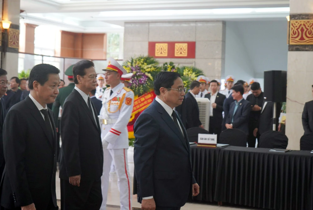 Đoàn Chính phủ nước do Thủ tướng Phạm Minh Chính làm Trưởng đoàn vào viếng Phó Thủ tướng Lê Văn Thành. Ảnh: ANH VŨ