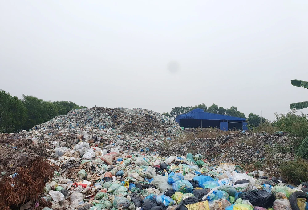 rác tồn đọng ở xã Kiến Thiết, huyện Tiên Lãng, Hải Phòng