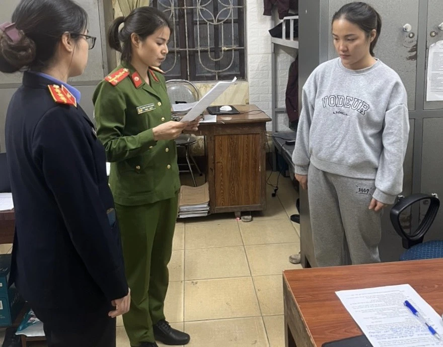 nữ giám đốc bị bắt