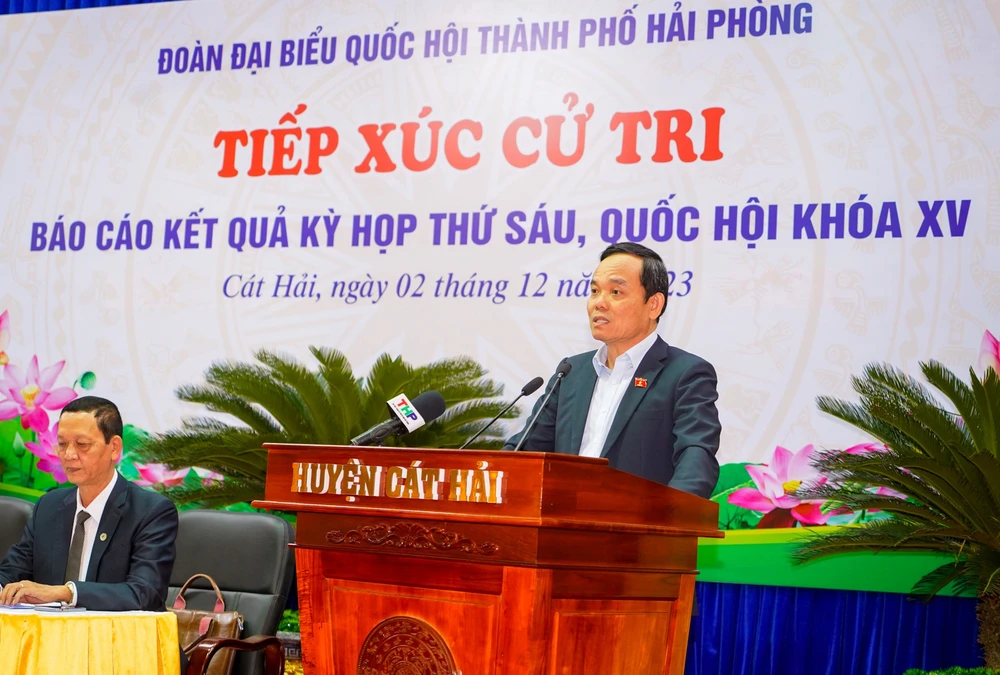 Phó Thủ tướng Trần Lưu Quang trả lời ý kiến của cử tri