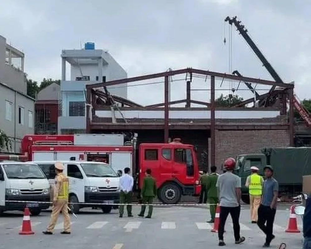 Hiện trường vụ sập mái nhà ở thị trấn Diêm Điền, Thái Bình