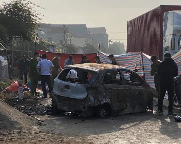 cháy xe ô tô, một người bị cháy đen