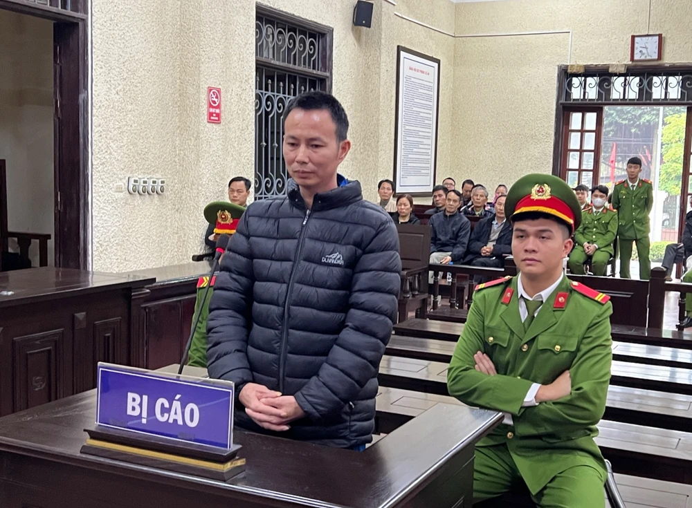 không đồng ý xin lỗi, em họ đâm chết anh họ