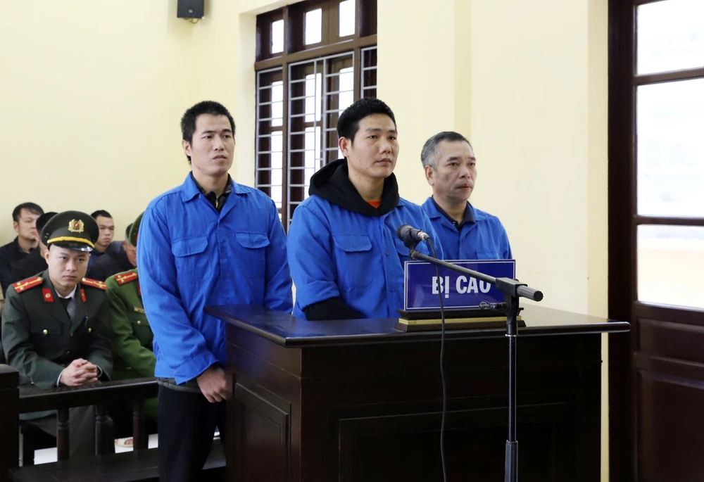 Ba bị cáo mua bán pháo nổ tại phiên toà