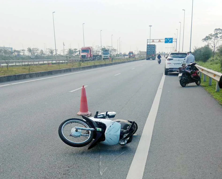 Hiện trường nơi nam thanh niên điều khiển xe máy tự ngã tử vong