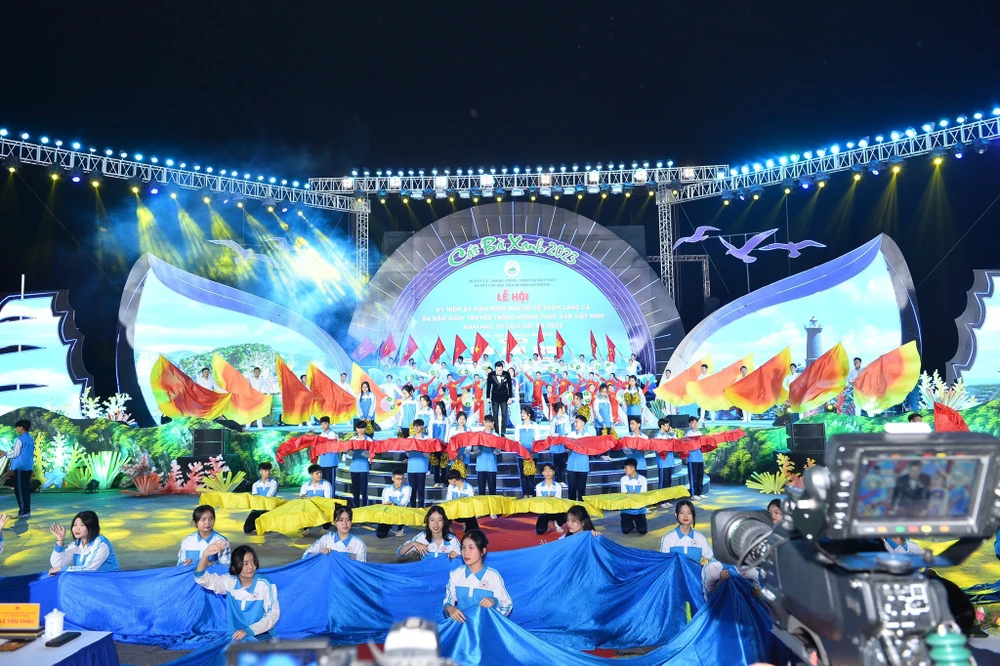 Ca sĩ Đàm Vĩnh Hưng cùng nhiều ca sĩ tên tuổi sẽ xuất hiện trong chương trình nghệ thuật 'Cát Bà Xanh 2024'