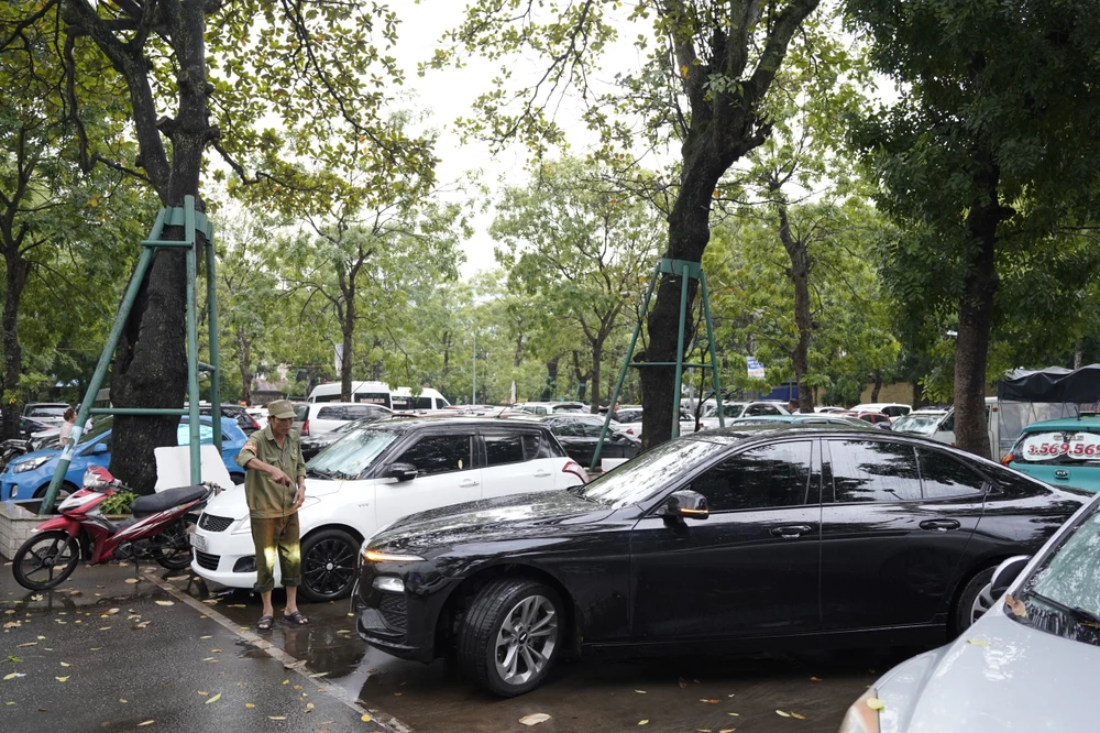 Các bãi đỗ xe trên địa bàn TP Hải Phòng không đủ để đáp ứng nhu cầu của người dân