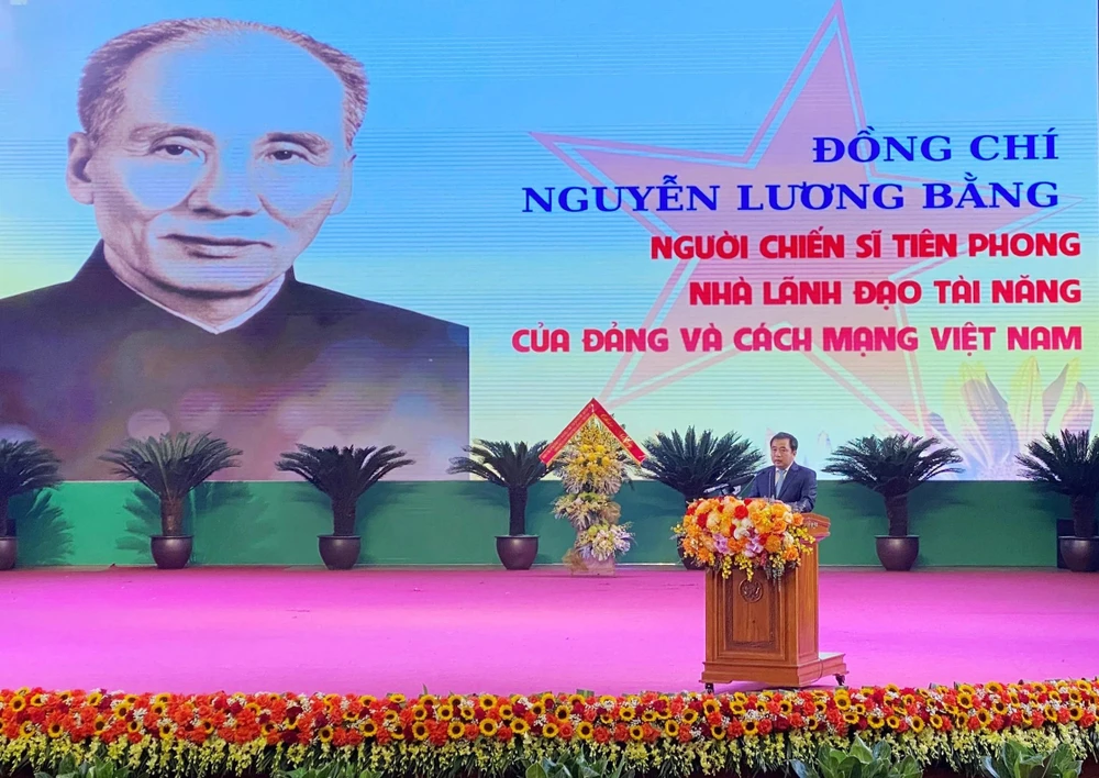 hai-duong-to-chuc-trong-the-ky-niem-120-nam-ngay-sinh-co-pho-chu-tich-nuoc-nguyen-luong-bang-6.jpg