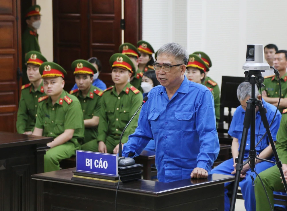 Ông Đỗ Hữu Ca bất ngờ nhận tội. Ảnh: Ngọc Sơn
