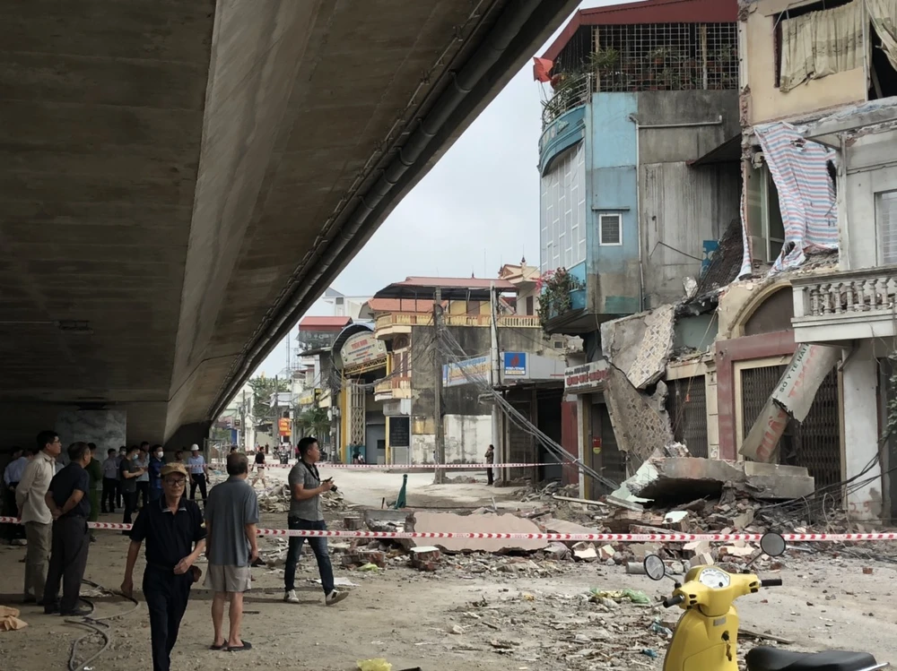 Hiện trường xảy ra sự việc nam công nhân bị tường đổ dẫn đến tử vong. Ảnh: CTV