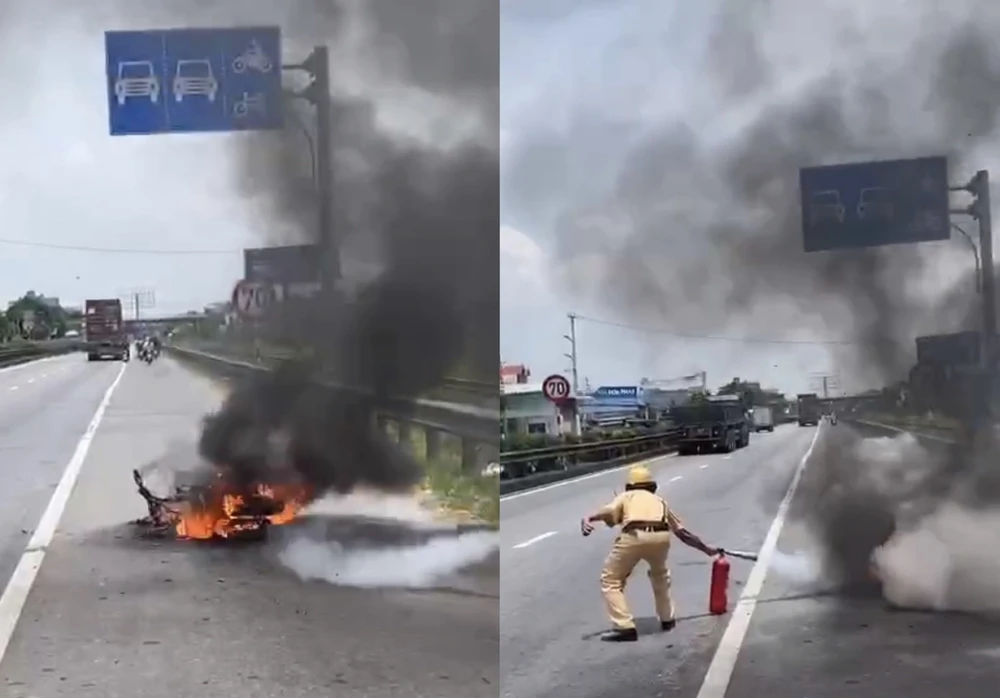 Chiếc xe máy điện đang lưu thông trên quốc lộ 5 thì bất ngờ bốc cháy. Ảnh chụp màn hình