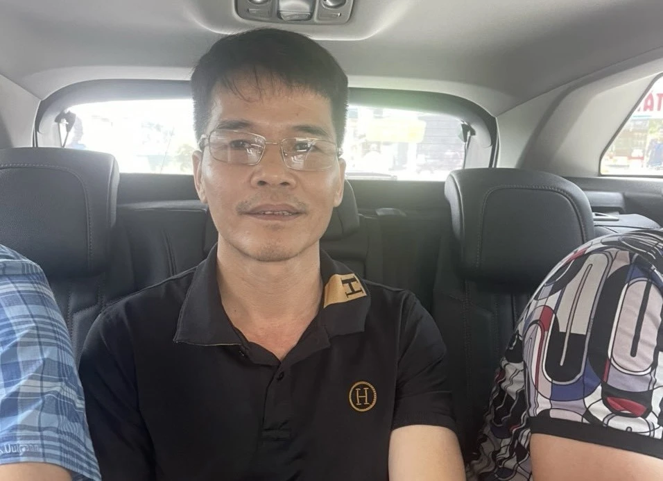 Nguyễn Ngọc Điệp - kẻ trốn khỏi trại giam Quảng Ninh 12 năm trước bị công an bắt và di lý về để xử lý. Ảnh: CAQN