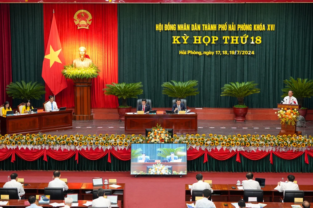chu-tich-quoc-hoi-tran-thanh-man-cai-cach-doi-moi-dam-nghi-dam-lam-dam-dot-pha-xay-dung-hai-phong-ngay-cang-phat-trien-3.jpg