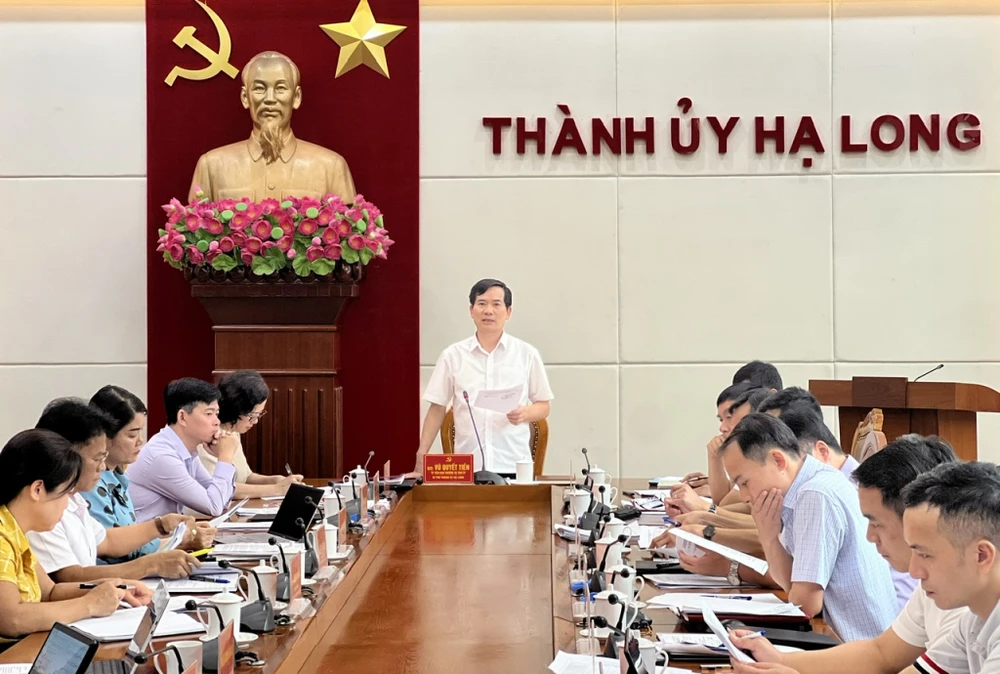 Ban Thường vụ Thành ủy Hạ Long họp về tiến độ giải ngân nguồn vốn kế hoạch đầu tư công năm 2024 và đồng ý tạm đình chỉ công tác với Giám đốc Ban quản lý đầu tư xây dựng TP