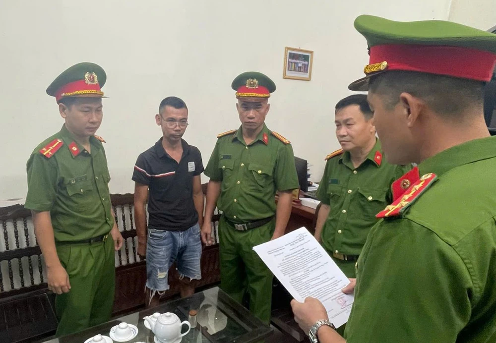 Lê Mạnh Hào bị bắt vì trộm chó trong trụ sở ủy ban xã. Ảnh: Công an Thái Bình