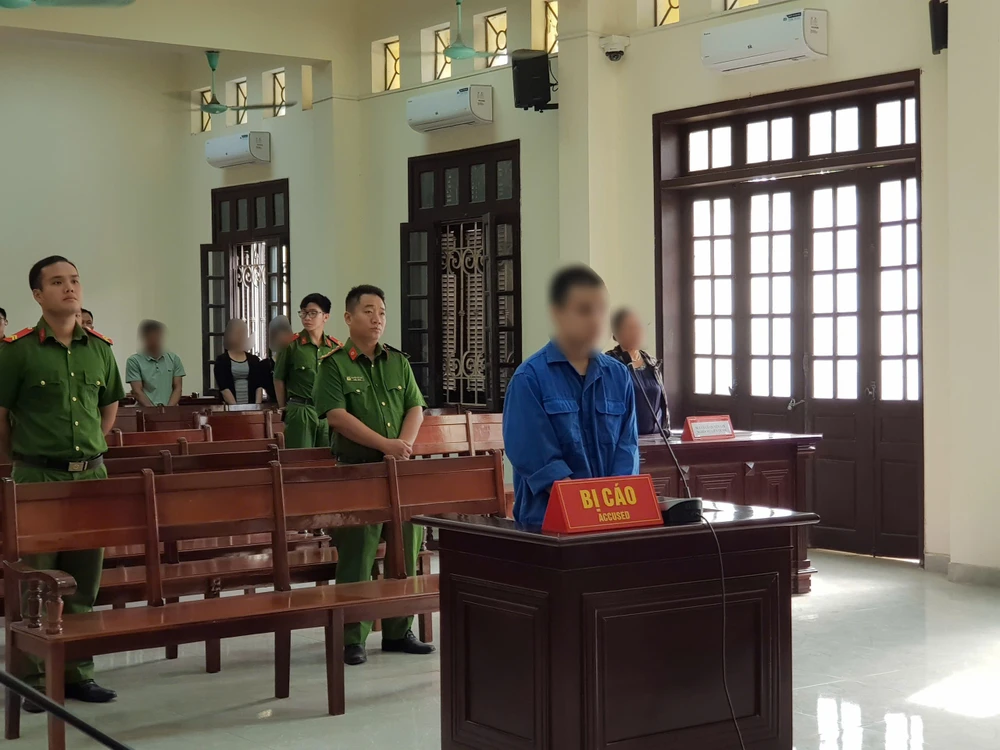 Lê Phong Toàn, thiếu niên 15 tuổi giết người yêu rồi giấu xác nhận mức án 11 năm tù vì tội giết người.