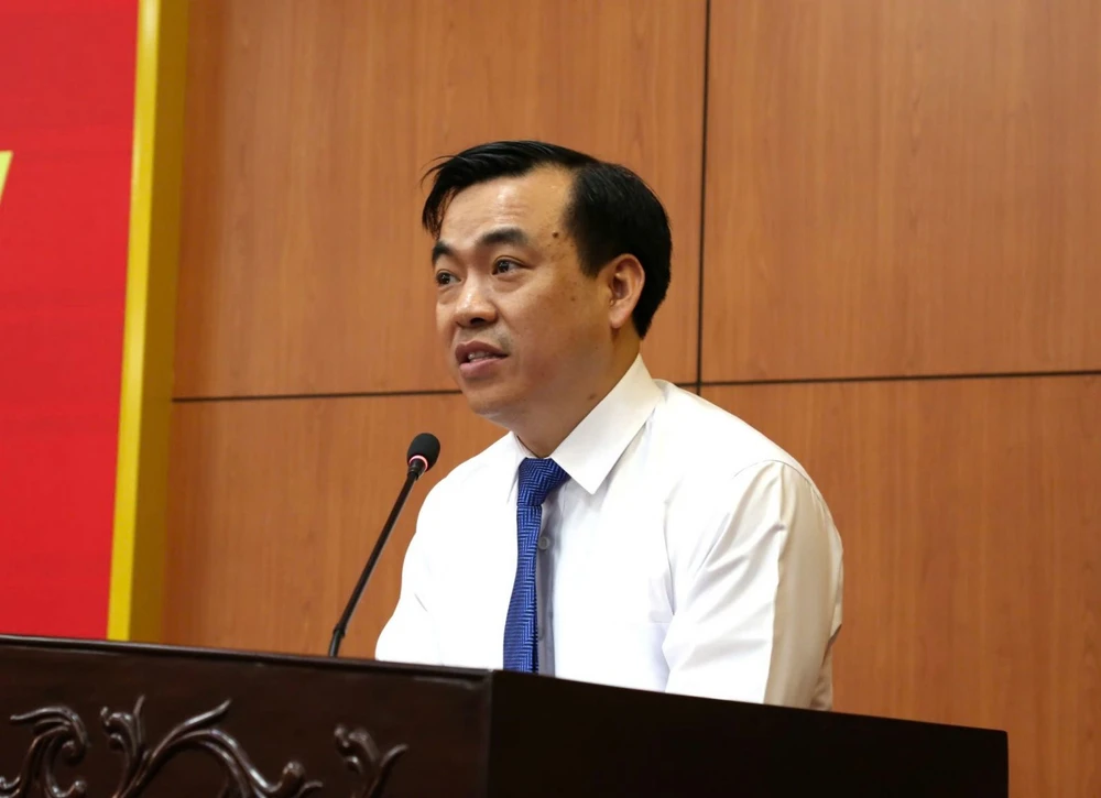 Ông Nguyễn Minh Hồng, Tỉnh ủy viên, Giám đốc Sở Thông tin và Truyền thông phát biểu nhận nhiệm vụ.