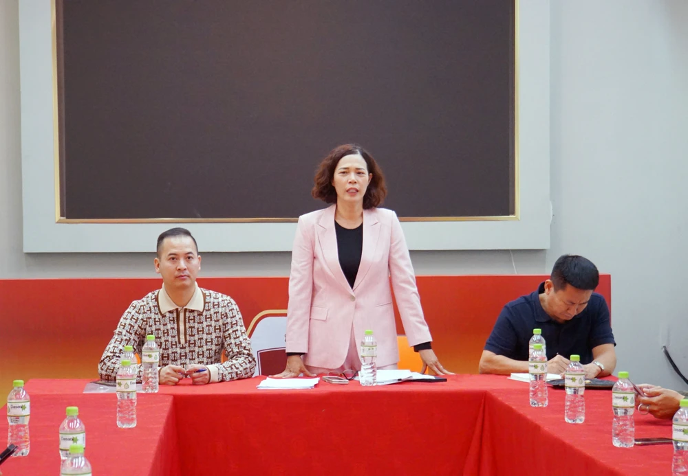 Bà Phạm Tô Trang, Phó Giám đốc Sở Văn hóa và Thể thao Hải Phòng thông tin về việc cấp phép cho giải đấu Poker Hải Phòng mở rộng lần thứ 2 năm 2024. Ảnh: NGỌC SƠN