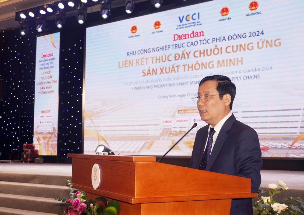 Chủ tịch VCCI Phạm Tấn Lộc phát biểu khai mạc diễn đàn Khu công nghiệp trục cao tốc phía đông năm thứ hai liên tiếp với chủ đề “Liên kết, thúc đẩy chuỗi cung ứng sản xuất thông minh”. Ảnh: NGỌC SƠN