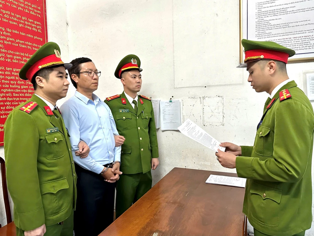 Khởi tố, bắt tạm giam nguyên Tổng Giám đốc Công ty Cổ phần xi măng Hạ Long Hoàng Anh Đức. Ảnh: CAQN