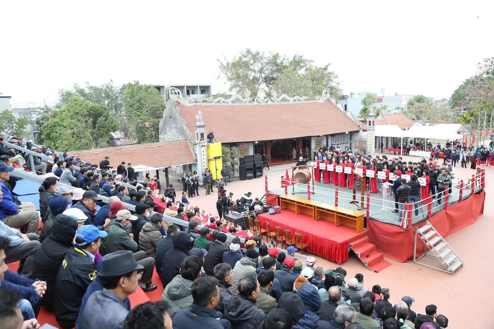 Sáng 4-2 (mồng 7 tháng Giêng), tại di tích kiến trúc nghệ thuật quốc gia đình Vĩnh Khê (phường An Đồng), UBND quận An Dương khai mạc lễ hội vật làng Vĩnh Khê. 