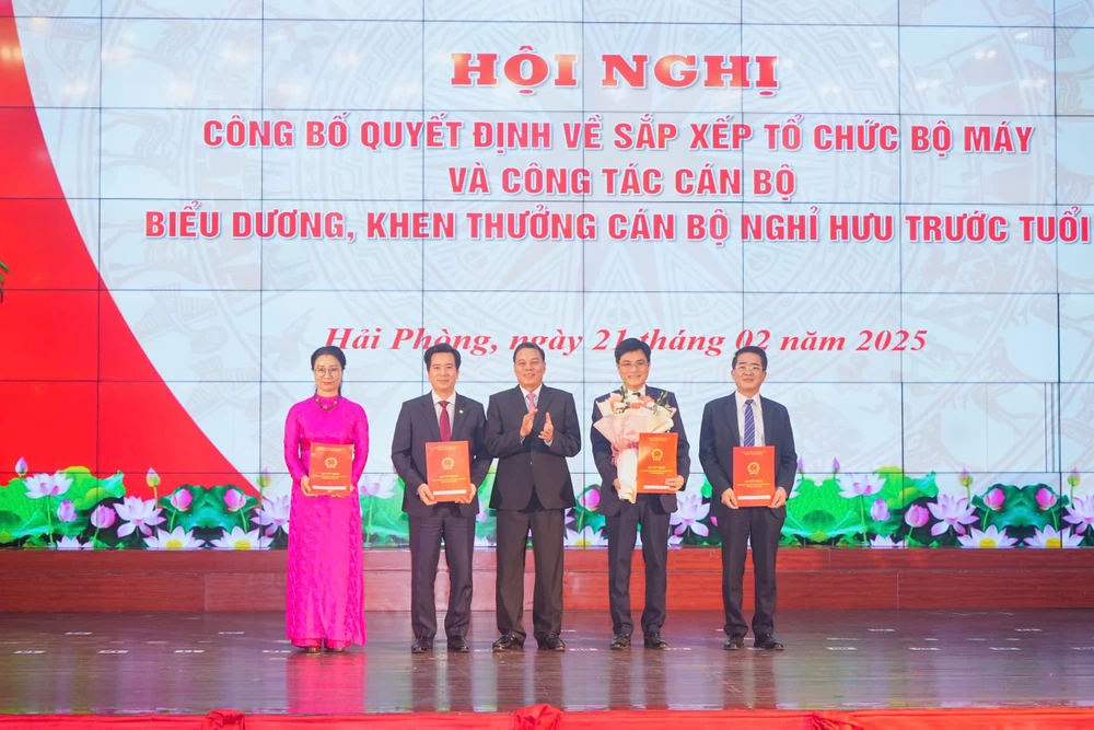 ai-phong-cong-bo-hang-loat-lanh-dao-sau-sap-nhap-sap-xep-cac-so-ban-nganh-3.jpeg