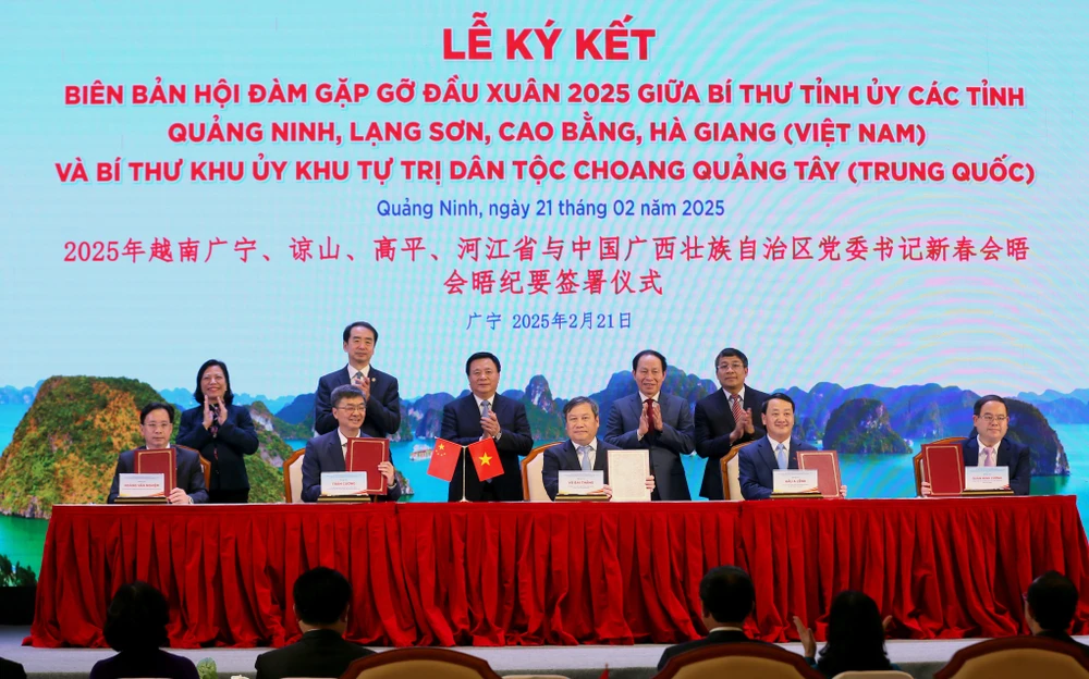 bon-tinh-bien-gioi-viet-nam-gap-mat-dau-xuan-voi-khu-tu-tri-dan-toc-choang-quang-tay-trung-quoc-3.jpg