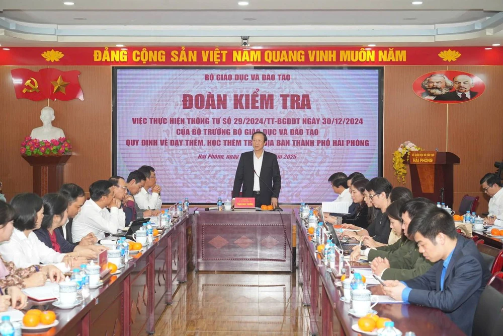 Thứ trưởng Phạm Ngọc Thưởng làm việc với ngành giáo dục Hải Phòng. Ảnh: ĐT