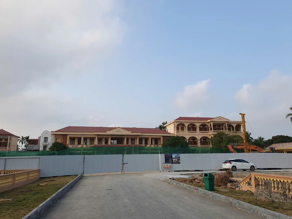 Trụ sở hành chính huyện Vĩnh Bảo dừng thi công từ 1-3. Ảnh: NGỌC SƠN