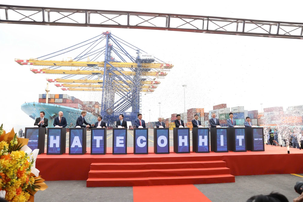 Các đại biểu thực hiện nghi thức khánh thành Cảng Container quốc tế Hateco Hải Phòng (HHIT). Ảnh: TT