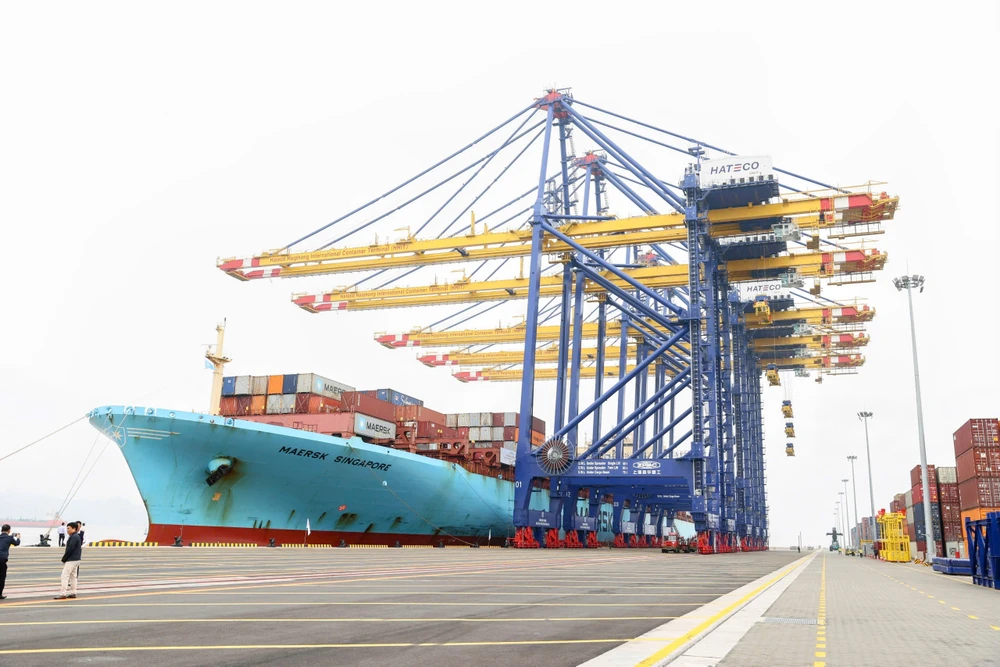 Container quốc tế Hateco Hải Phòng (HHIT) có thể đón cùng lúc 2 tàu container lớn nhất thế giới. Ảnh: TT