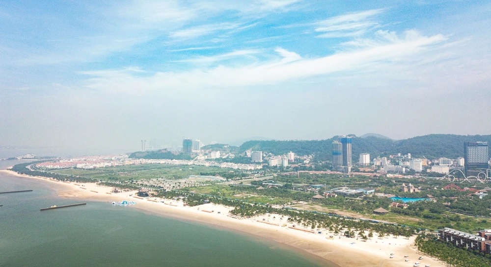 Khu du lịch Bãi Cháy - nơi du khách tố tài xế xe điện chặt chém, đe dọa du khách. Ảnh: NS