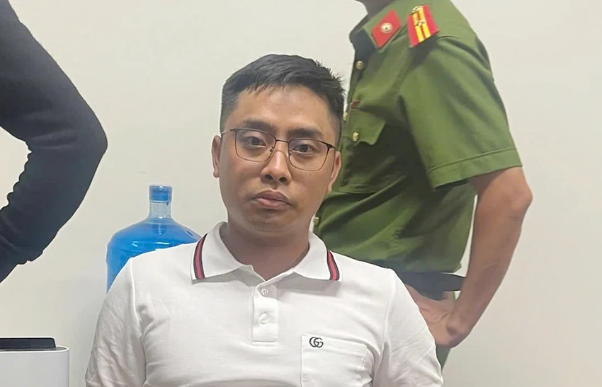 Bùi Đình Khánh tại cơ quan công an