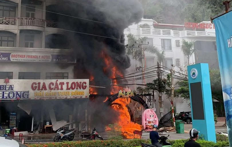Hiện trường vụ cháy quán Pub ở Cát Bà