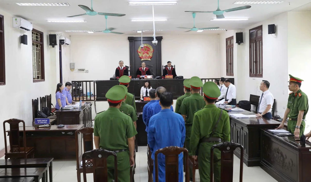 Toàn cảnh phiên tòa phúc thẩm bị cáo Lưu Bình Nhưỡng, Lê Thanh Vân, Nguyễn Văn Vương. Ảnh: TD
