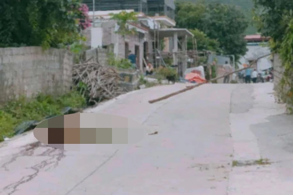 Người chồng sát hại vợ rồi đi ra khỏi nhà tự tử bằng súng tự chế