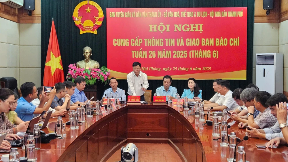 Trưởng ban Quản lý Khu Kinh tế TP Hải Phòng Lê Trung Kiên thông tin về sự kiện xúc tiến đầu tư của Hải Phòng trong khuôn khổ Kỳ họp ABAC III